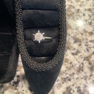 Platinum pt900 1.055ct diamond solitaire engagement ring. BEAUTIFUL 😍 $$$$$